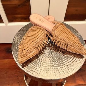 Schulz Point Toe Flats, light tan, size 9